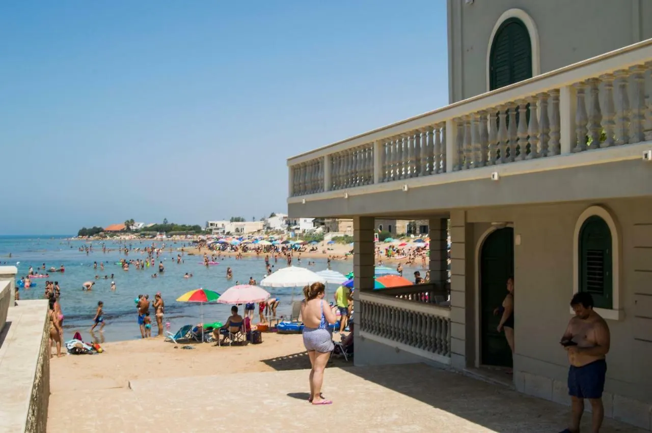 Appartamento Matisse Beach Punta Secca Italia