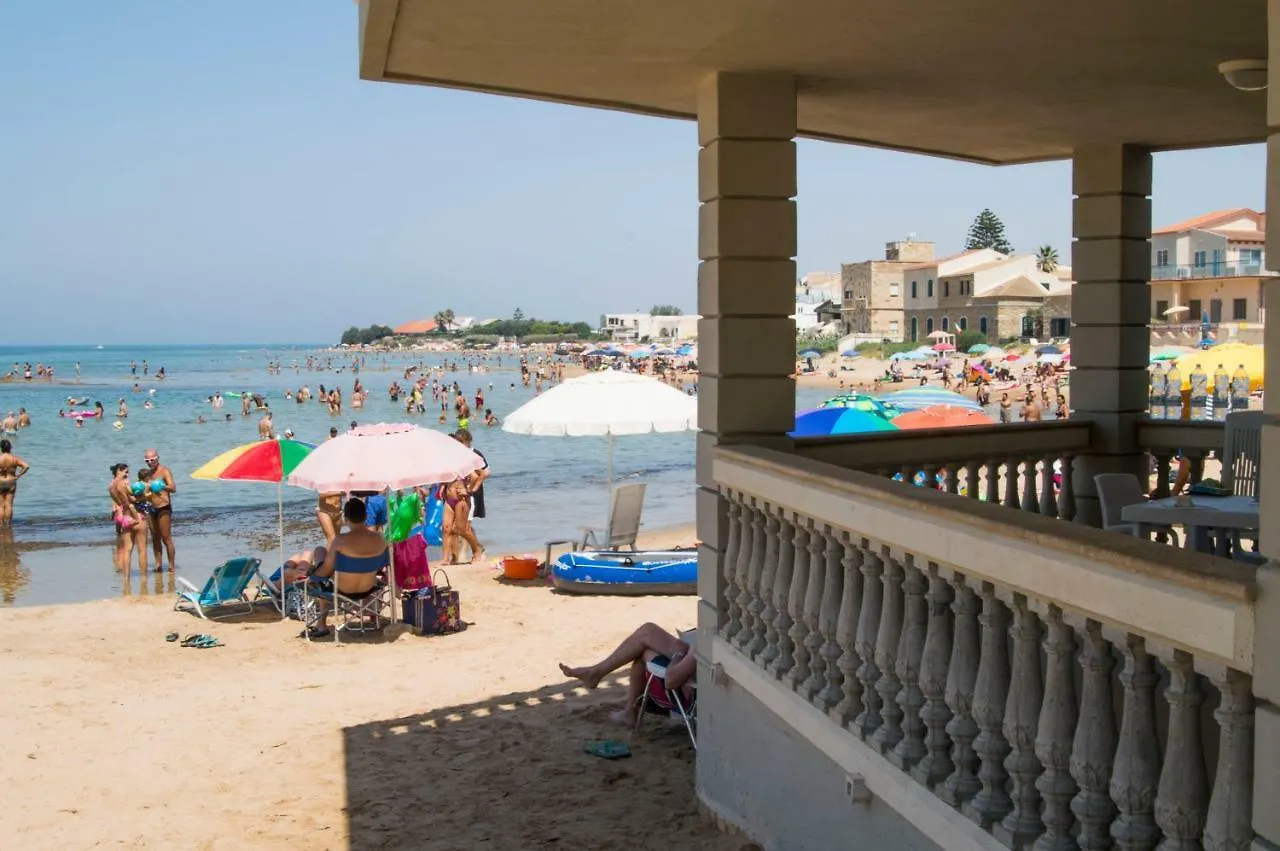 Appartamento Matisse Beach Punta Secca Italia